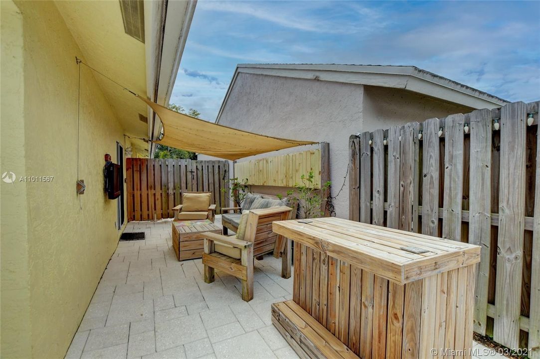 Vendido Recientemente: $450,000 (4 camas, 2 baños, 1874 Pies cuadrados)