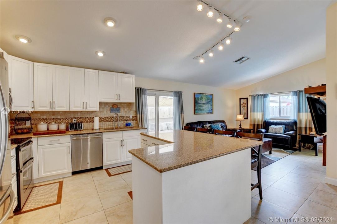 Vendido Recientemente: $450,000 (4 camas, 2 baños, 1874 Pies cuadrados)