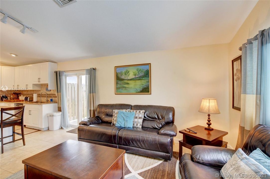 Vendido Recientemente: $450,000 (4 camas, 2 baños, 1874 Pies cuadrados)