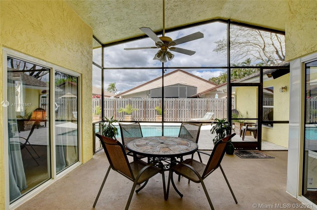Vendido Recientemente: $450,000 (4 camas, 2 baños, 1874 Pies cuadrados)