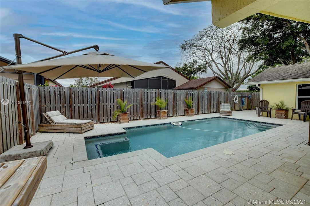 Vendido Recientemente: $450,000 (4 camas, 2 baños, 1874 Pies cuadrados)