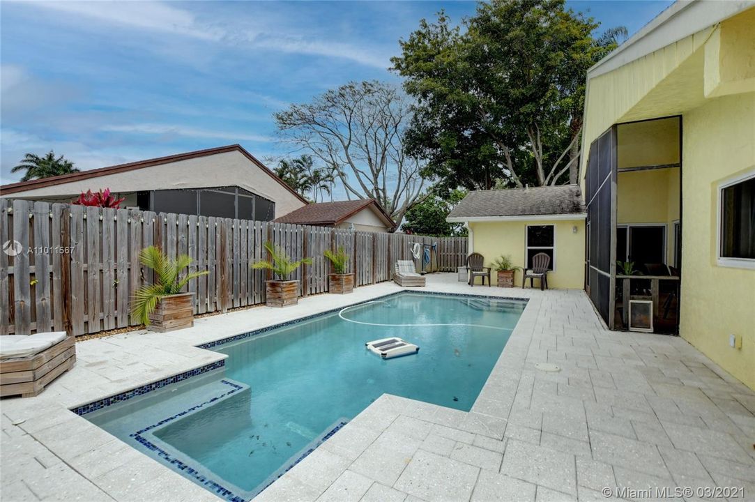 Vendido Recientemente: $450,000 (4 camas, 2 baños, 1874 Pies cuadrados)