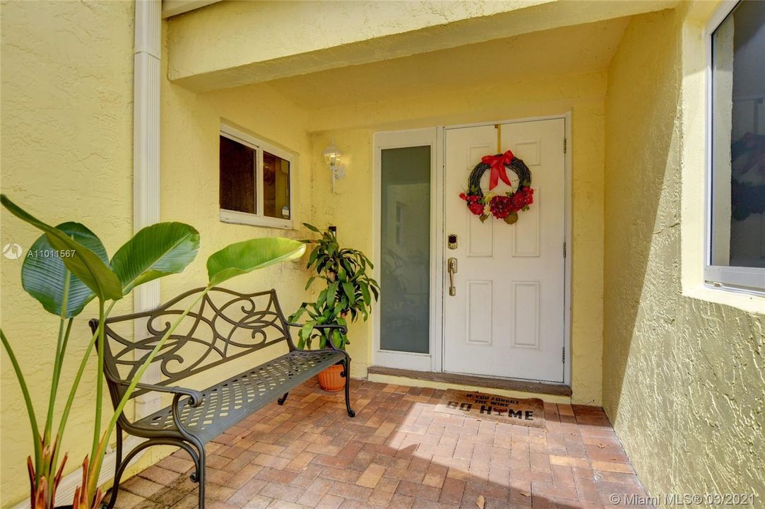 Vendido Recientemente: $450,000 (4 camas, 2 baños, 1874 Pies cuadrados)