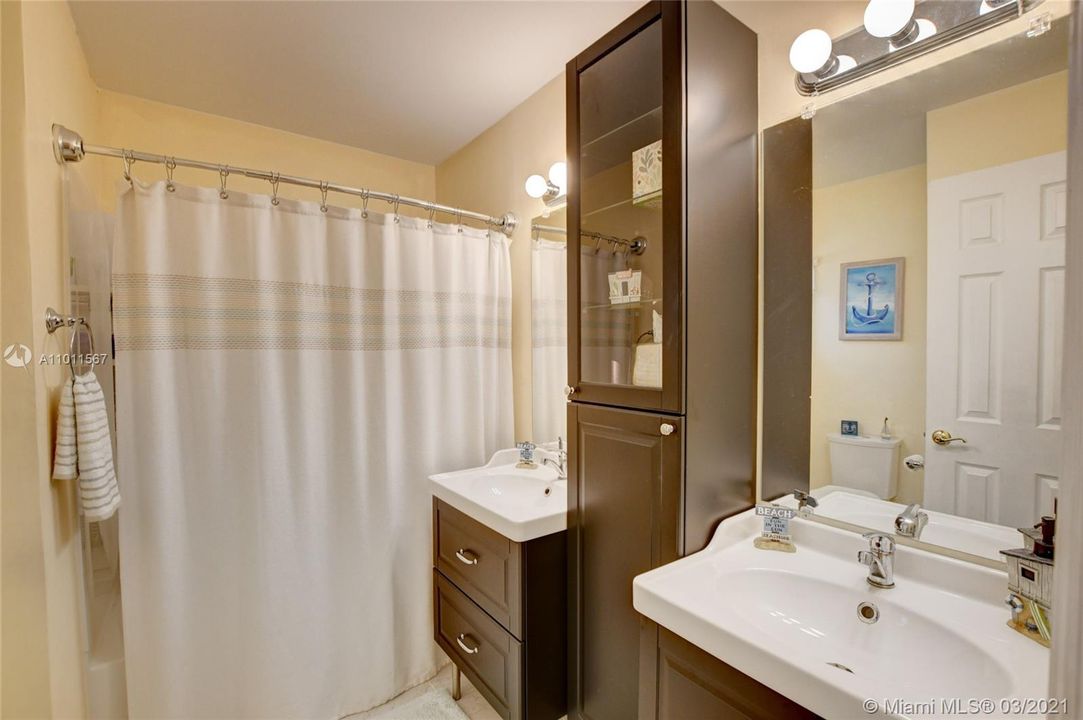 Vendido Recientemente: $450,000 (4 camas, 2 baños, 1874 Pies cuadrados)