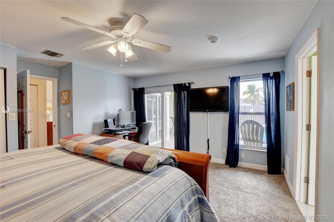 Vendido Recientemente: $450,000 (4 camas, 2 baños, 1874 Pies cuadrados)