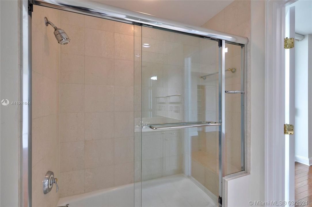 最近租的: $8,250 (3 贝兹, 2 浴室, 2420 平方英尺)