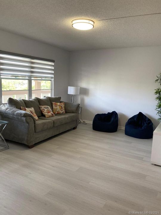 Recently Rented: $1,275 (1 beds, 1 baths, 837 Square Feet)