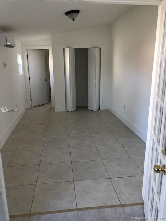 Recently Rented: $1,000 (1 beds, 1 baths, 1371 Square Feet)