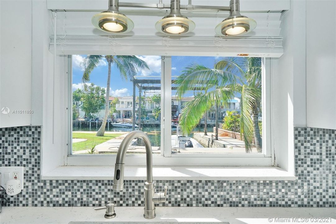 Recently Sold: $1,025,000 (2 beds, 3 baths, 1402 Square Feet)