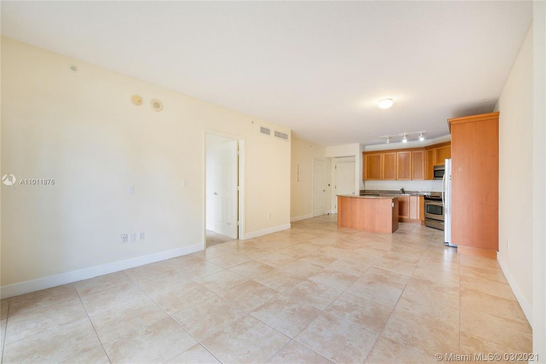 Recently Sold: $330,000 (1 beds, 1 baths, 781 Square Feet)
