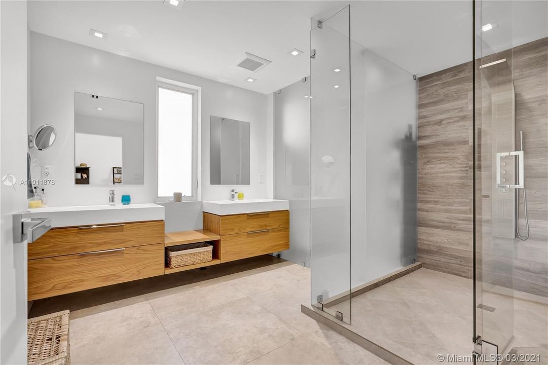 Недавно арендовано: $35,000 (4 спален, 4 ванн, 3161 Квадратных фут)