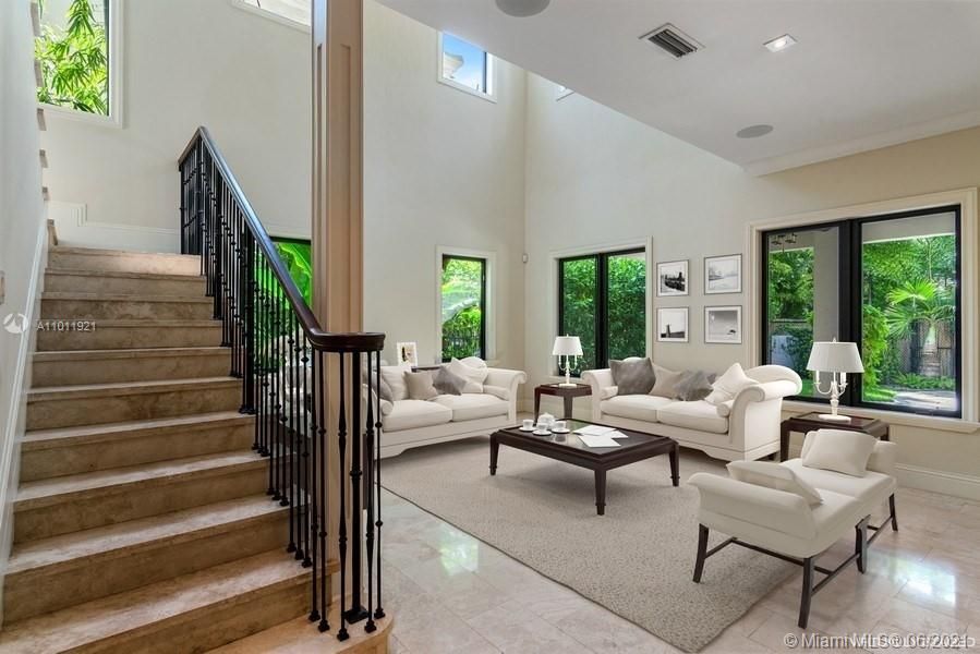 Recently Sold: $2,500,000 (5 beds, 5 baths, 4437 Square Feet)