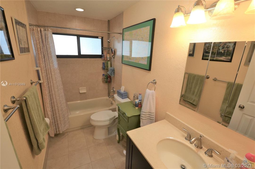 Recently Sold: $228,000 (3 beds, 2 baths, 1770 Square Feet)