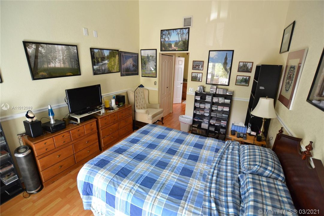 Recently Sold: $228,000 (3 beds, 2 baths, 1770 Square Feet)