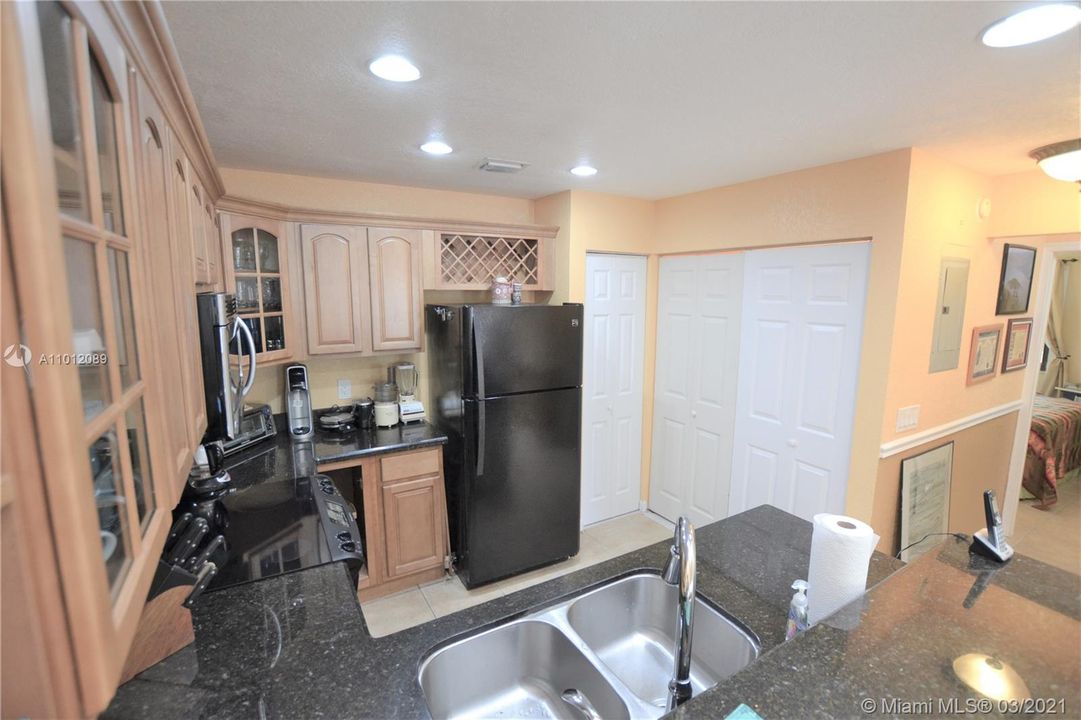 Recently Sold: $228,000 (3 beds, 2 baths, 1770 Square Feet)