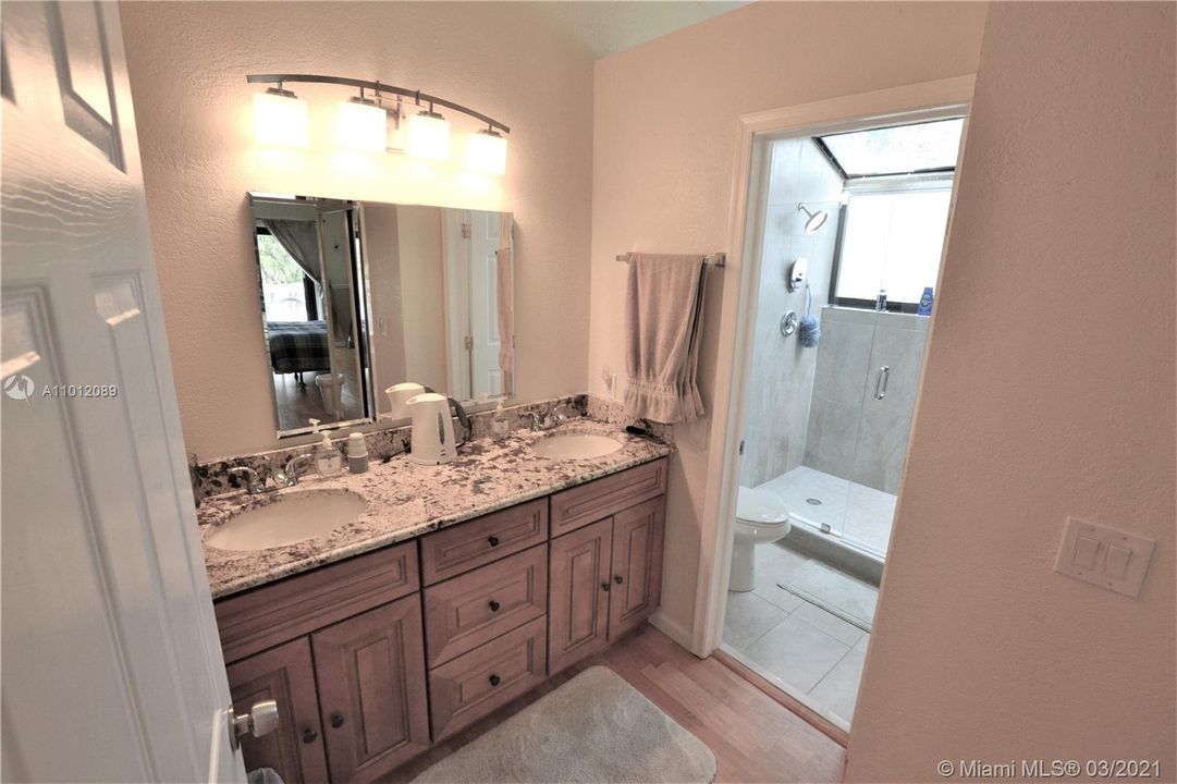 Recently Sold: $228,000 (3 beds, 2 baths, 1770 Square Feet)