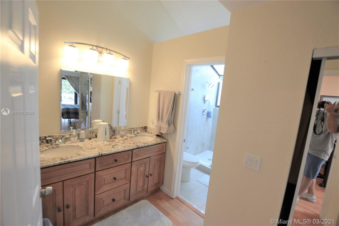 Recently Sold: $228,000 (3 beds, 2 baths, 1770 Square Feet)