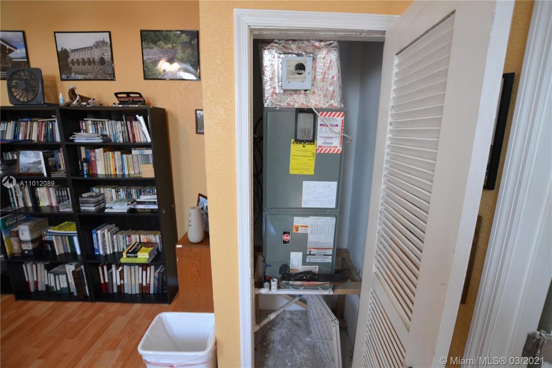 Recently Sold: $228,000 (3 beds, 2 baths, 1770 Square Feet)