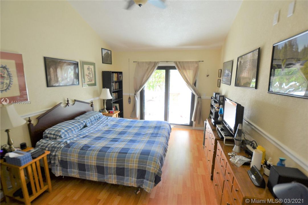 Recently Sold: $228,000 (3 beds, 2 baths, 1770 Square Feet)