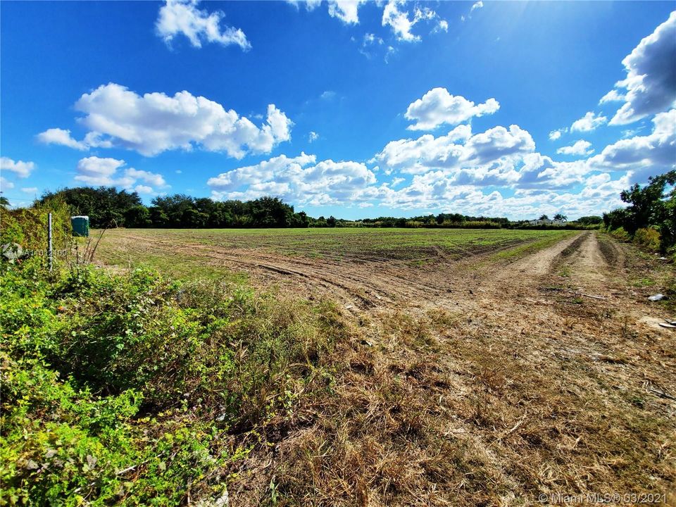 Vendido Recientemente: $589,900 (5.00 acres)