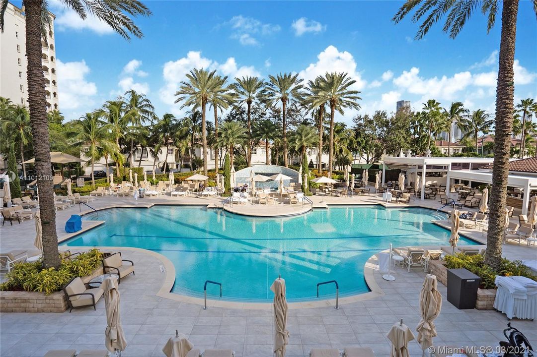 Recently Sold: $1,690,000 (3 beds, 4 baths, 2860 Square Feet)