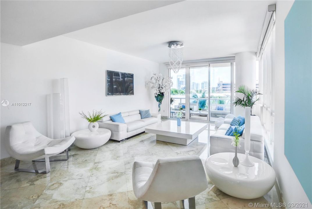 Recently Sold: $3,700,000 (3 beds, 3 baths, 2122 Square Feet)