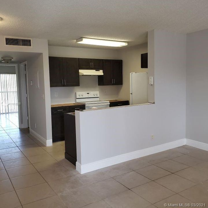 Recently Rented: $1,200 (1 beds, 1 baths, 704 Square Feet)