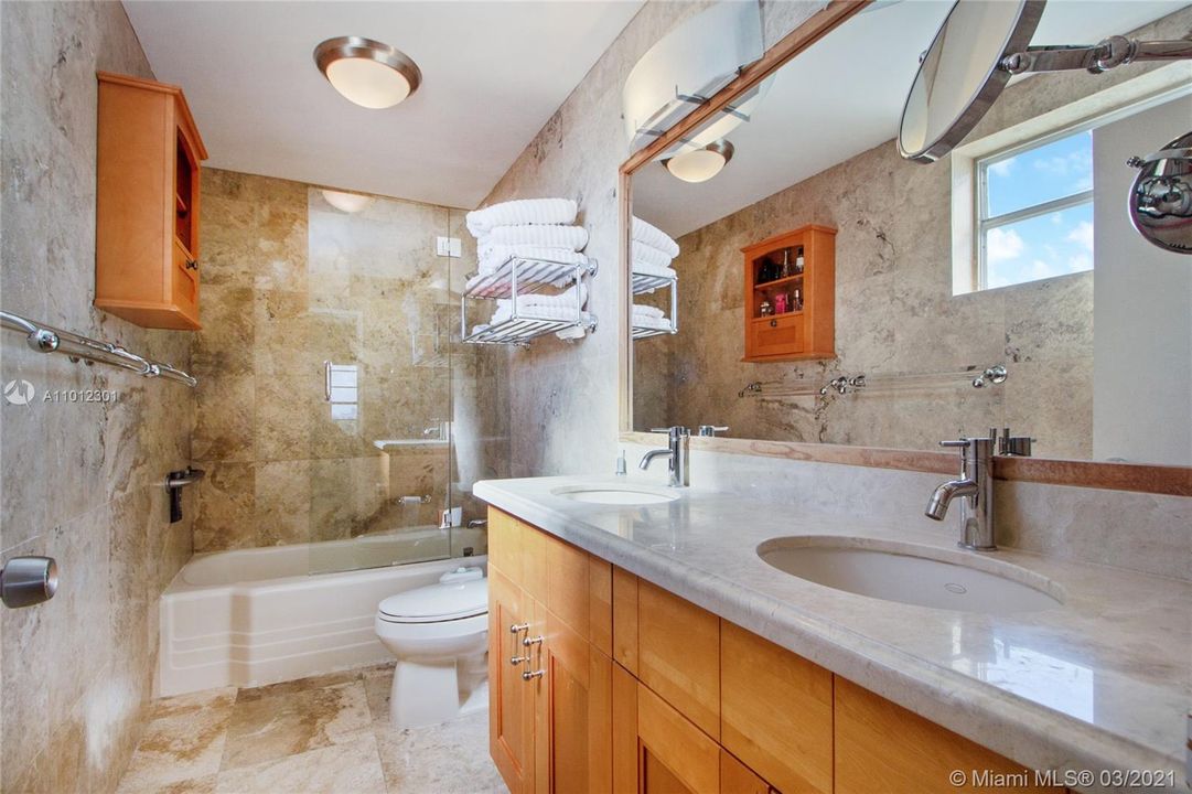 Недавно продано: $850,000 (2 спален, 2 ванн, 1820 Квадратных фут)