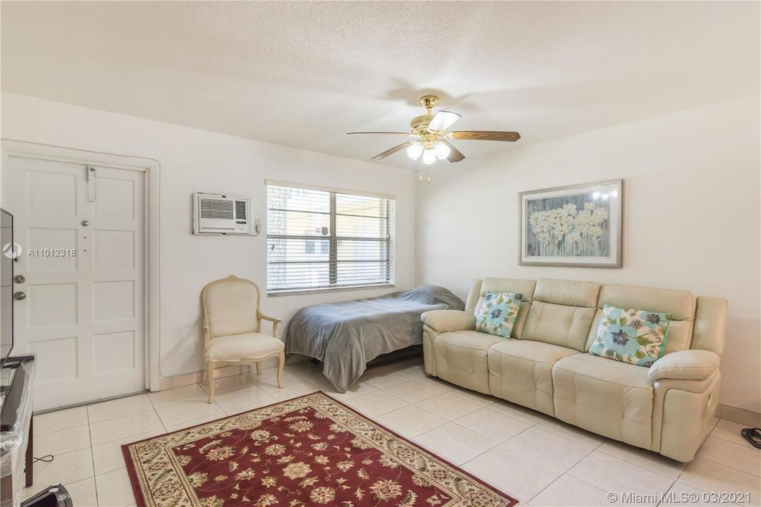 Recently Sold: $99,900 (1 beds, 1 baths, 750 Square Feet)