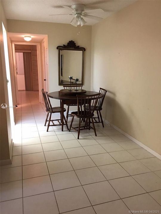 Recently Rented: $1,150 (1 beds, 1 baths, 585 Square Feet)