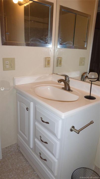 Недавно арендовано: $1,150 (1 спален, 1 ванн, 585 Квадратных фут)