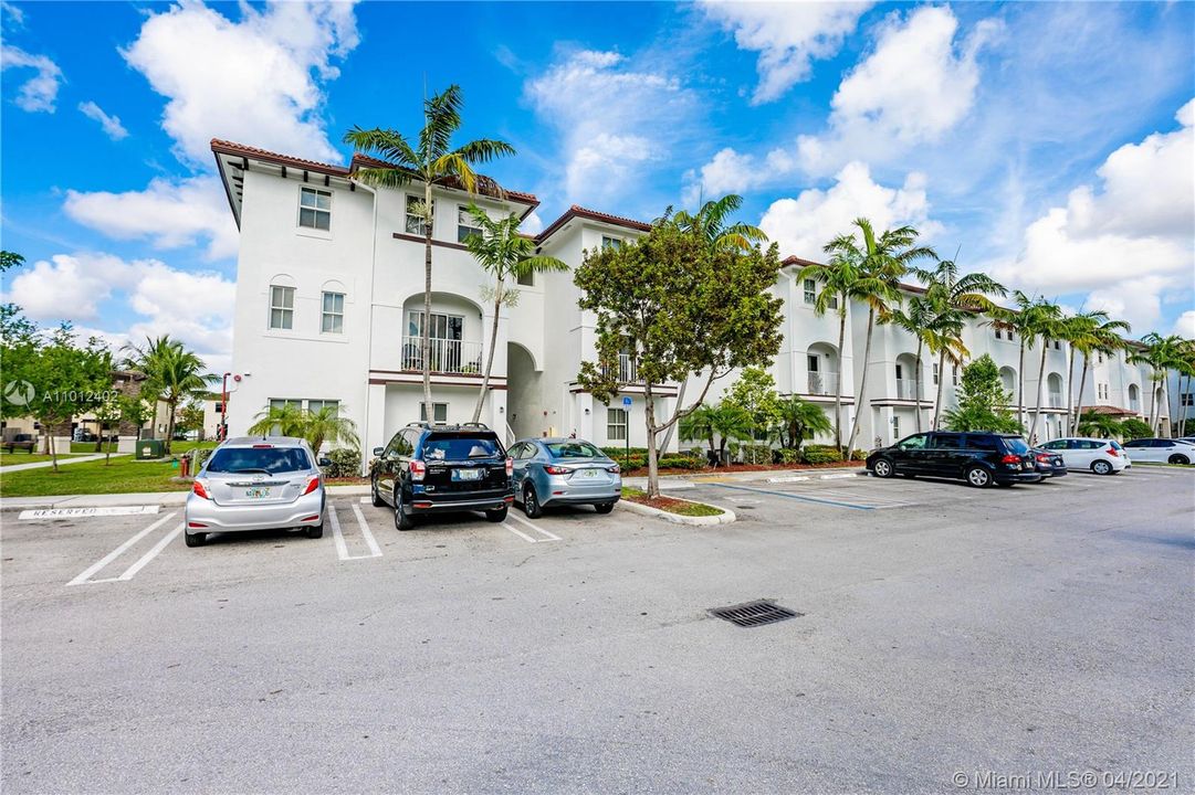Recently Sold: $295,000 (3 beds, 2 baths, 1364 Square Feet)