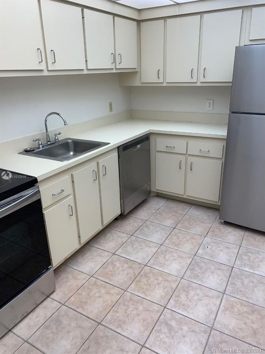 Recently Rented: $1,150 (1 beds, 1 baths, 822 Square Feet)