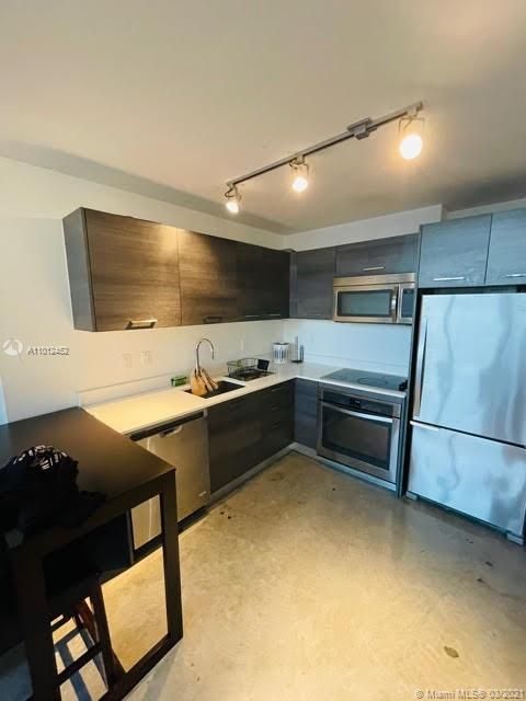 Recently Rented: $2,050 (1 beds, 1 baths, 533 Square Feet)