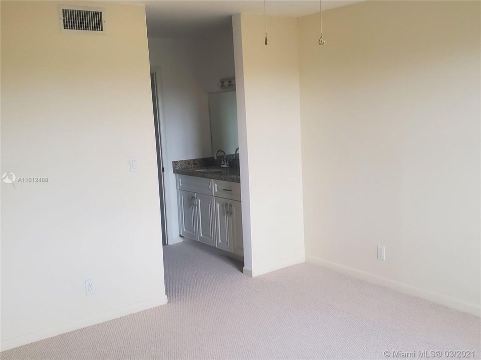 Recently Rented: $1,600 (2 beds, 2 baths, 1300 Square Feet)