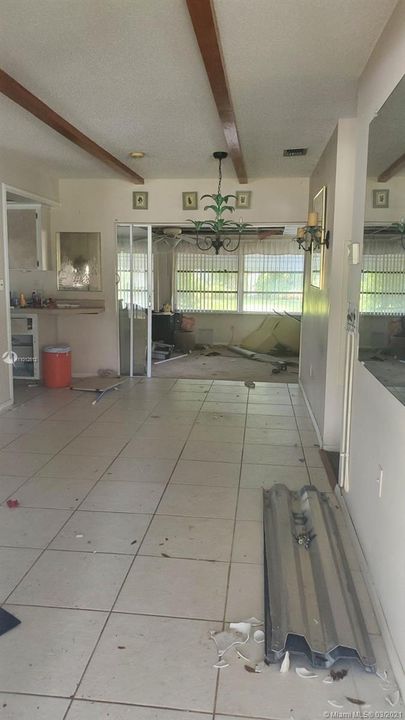 Vendido Recientemente: $100,000 (2 camas, 2 baños, 1260 Pies cuadrados)