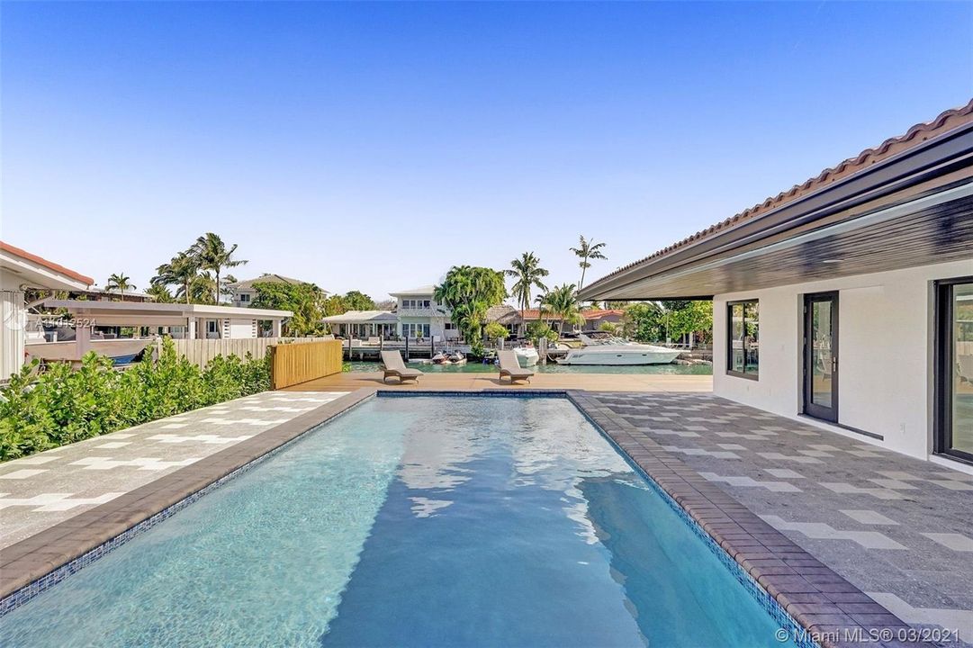 Recently Sold: $2,690,000 (3 beds, 4 baths, 2250 Square Feet)