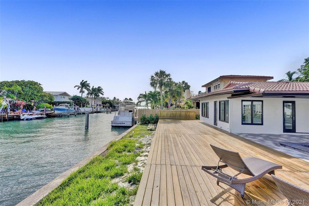 Recently Sold: $2,690,000 (3 beds, 4 baths, 2250 Square Feet)