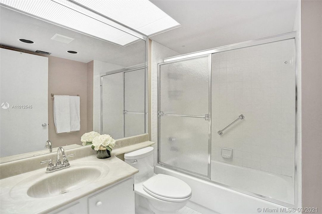 最近售出: $149,500 (2 贝兹, 2 浴室, 1225 平方英尺)