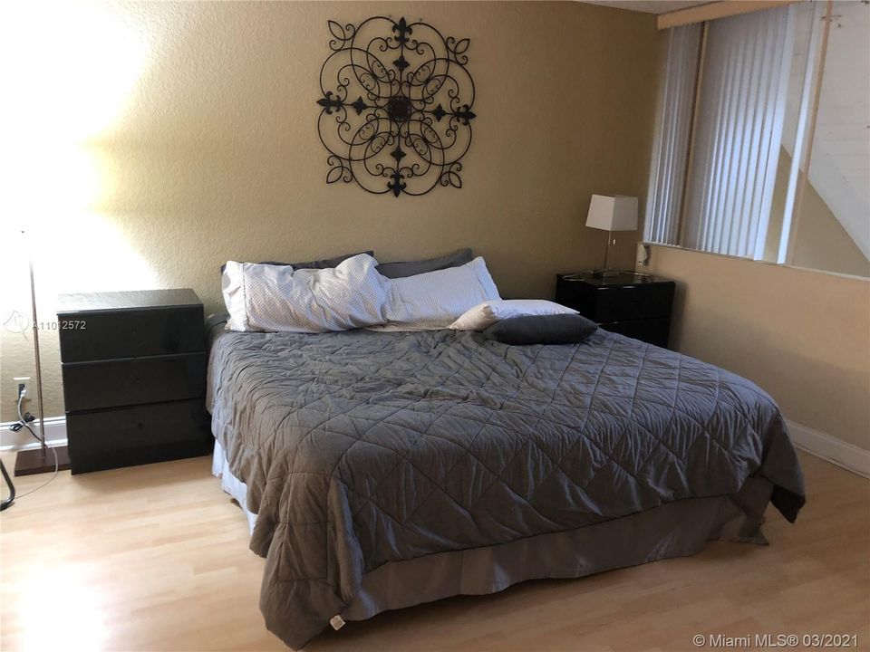 Recently Rented: $1,650 (1 beds, 1 baths, 950 Square Feet)