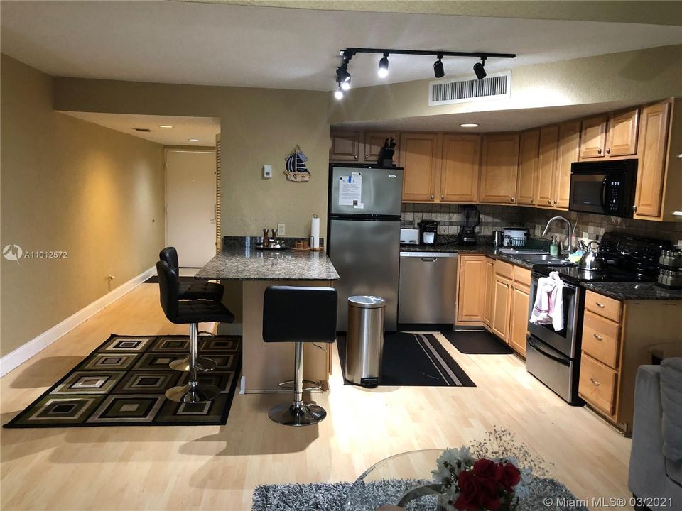 Recently Rented: $1,650 (1 beds, 1 baths, 950 Square Feet)