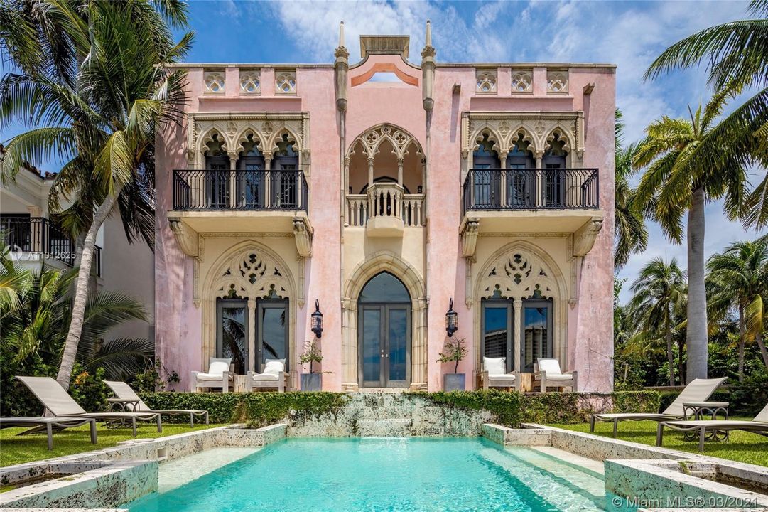 Recently Sold: $10,950,000 (6 beds, 7 baths, 12863 Square Feet)