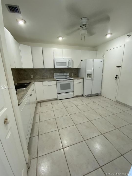 Recently Rented: $3,700 (3 beds, 2 baths, 1700 Square Feet)