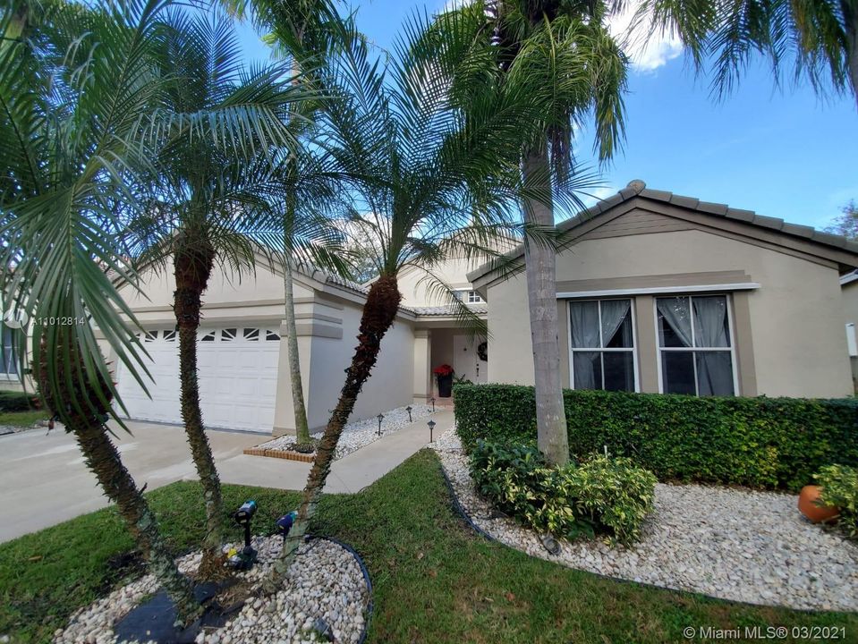 Recently Sold: $515,000 (4 beds, 2 baths, 2004 Square Feet)