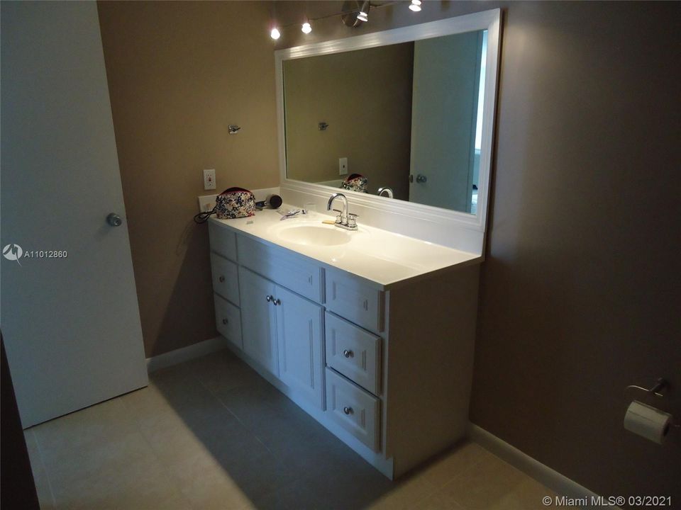 Recently Rented: $1,650 (1 beds, 1 baths, 760 Square Feet)