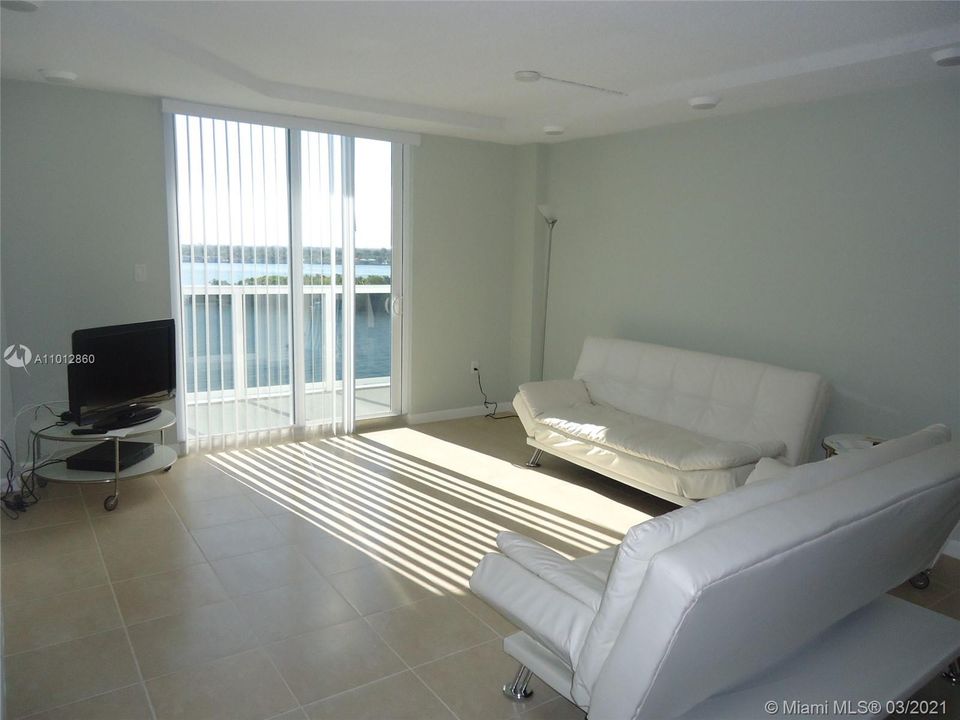 Recently Rented: $1,650 (1 beds, 1 baths, 760 Square Feet)