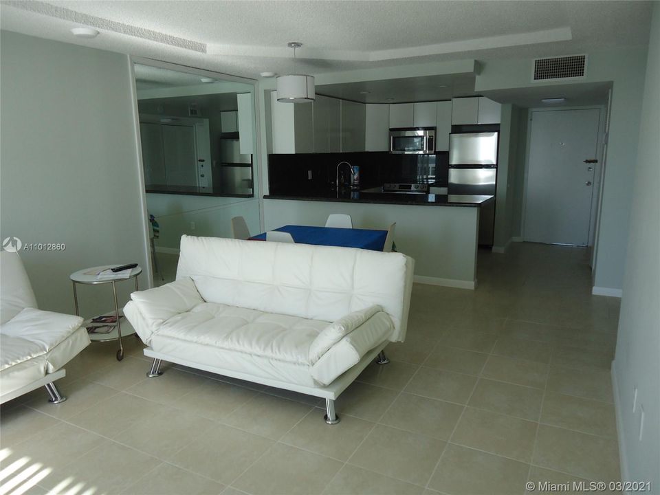 Recently Rented: $1,650 (1 beds, 1 baths, 760 Square Feet)