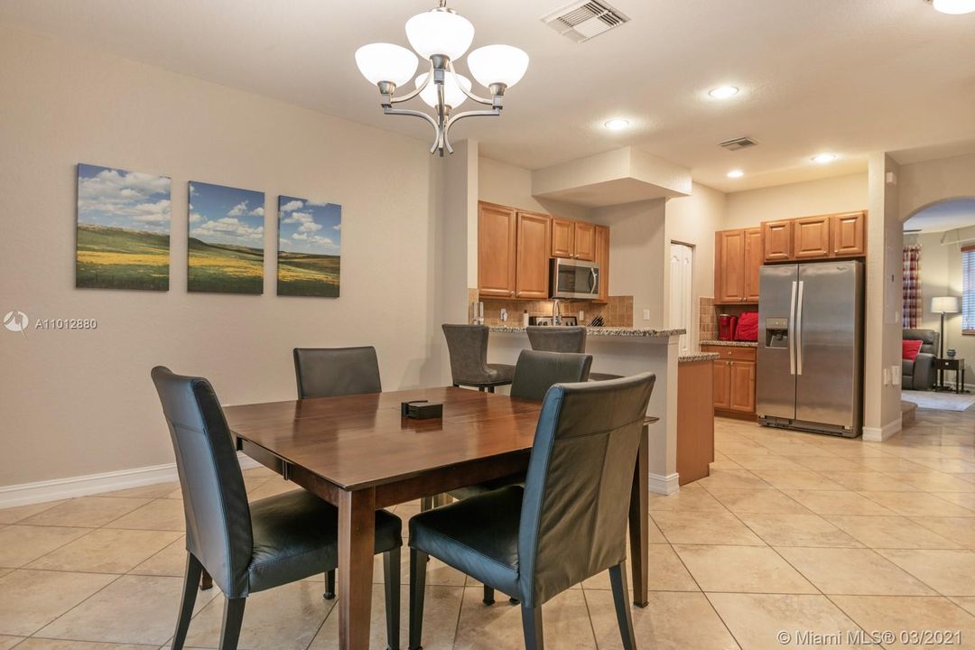 Недавно продано: $225,000 (3 спален, 2 ванн, 1419 Квадратных фут)