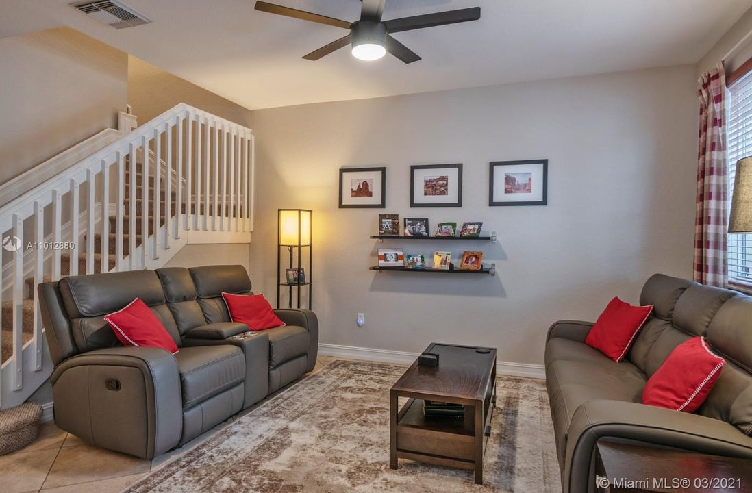 Недавно продано: $225,000 (3 спален, 2 ванн, 1419 Квадратных фут)