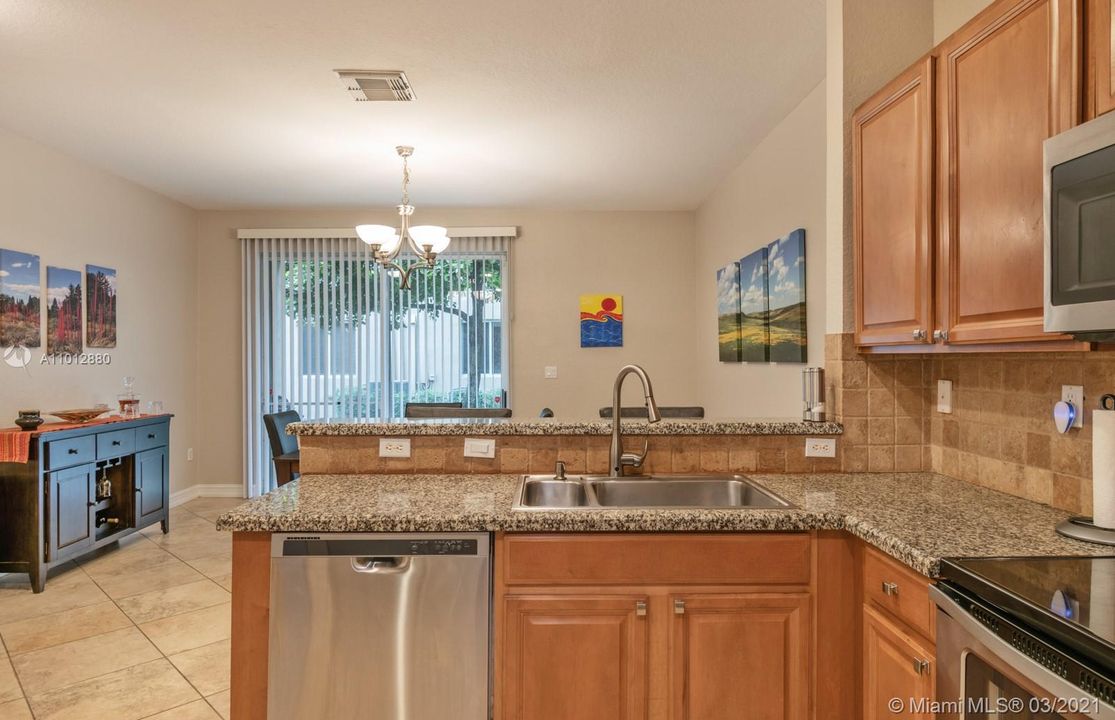 Недавно продано: $225,000 (3 спален, 2 ванн, 1419 Квадратных фут)